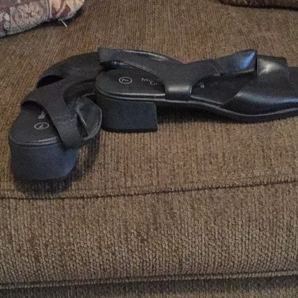 Sandals - Picture 4 of 4